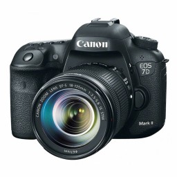 دوربین دیجیتال کانن EOS 7D Mark II+18-135 IS STM