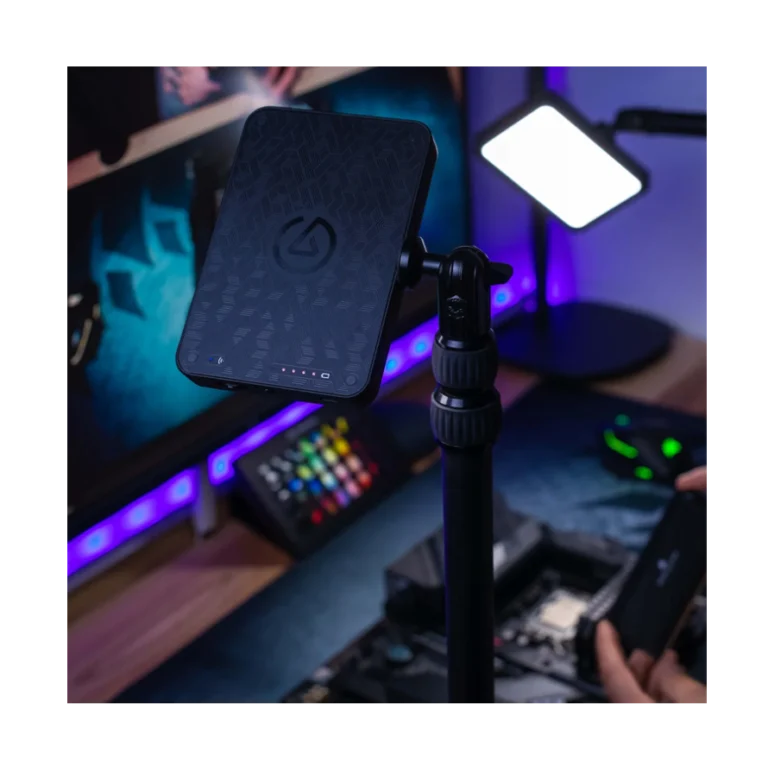 نور استودیویی حرفه‌ای الگاتو مدل Key Light Mini در استودیو