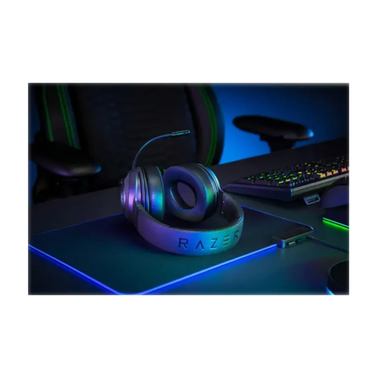 هدست گیمینگ با سیم ریزر مدل Kraken V3 X روی پد