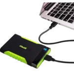 هارد اکسترنال سیلیکون پاور مدل Armor A15 ظرفیت 1 ترابایت متصل به لپتاپ