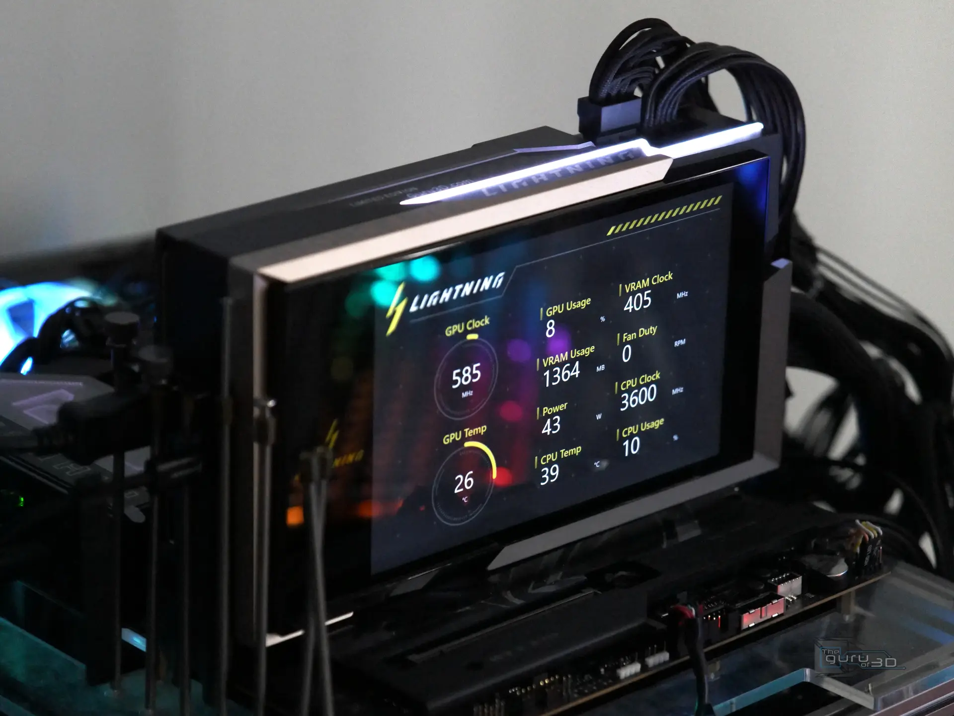 نمایشگر داخلی و طراحی بی‌نظیر RTX 5090 Lightning Z 