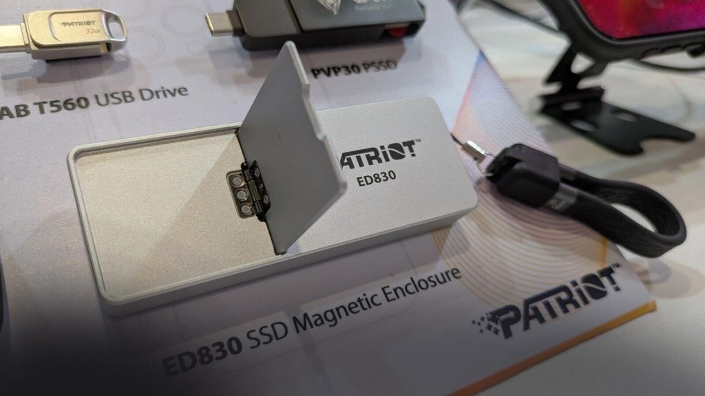 اساسدی اکسترنال ED830 با USB4