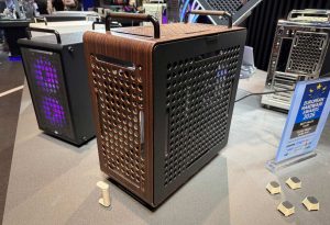 کیس کولرمستر مدل Qube 540